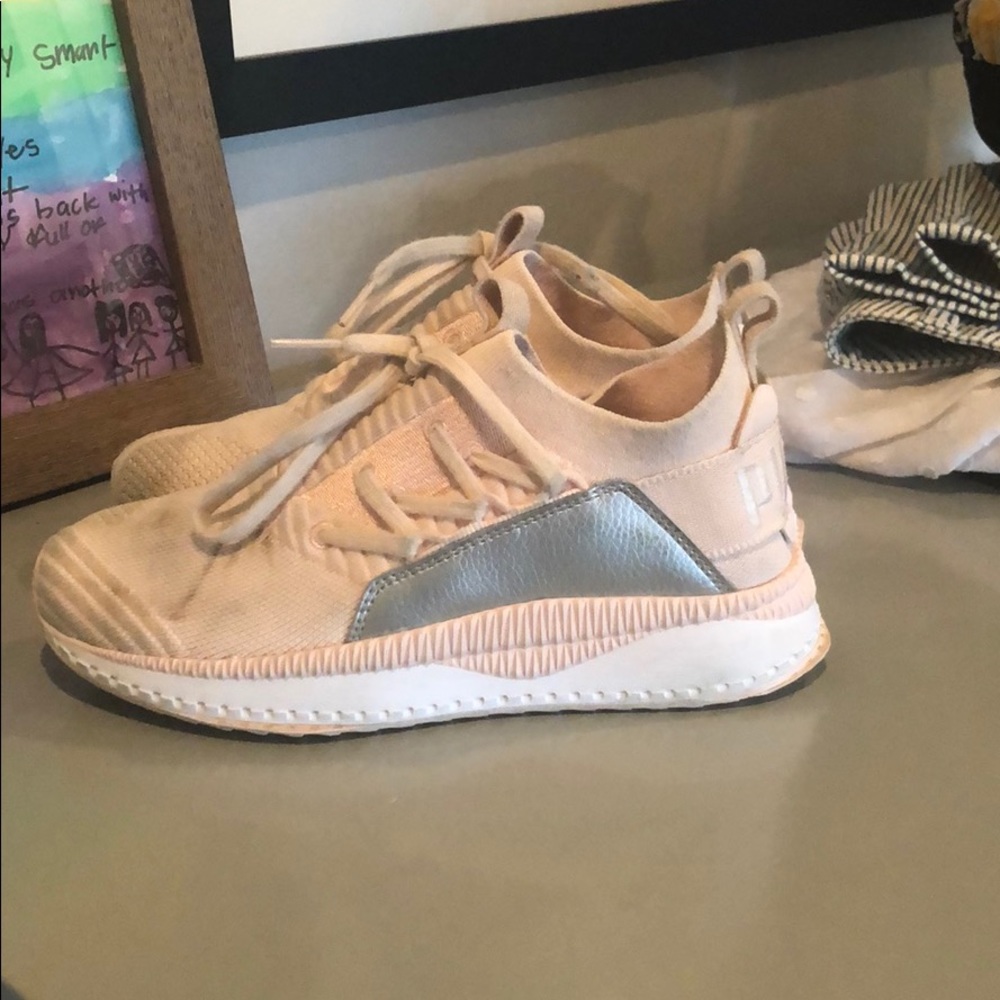 Kids puma sneakers